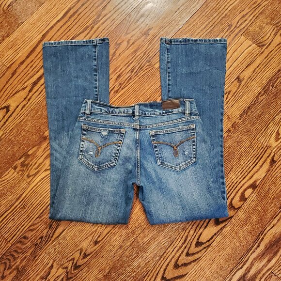 Classic Blue Women's Jeans - Picture 4 of 4